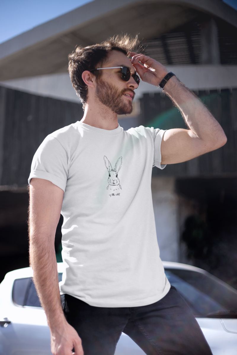 img-1dddc780_t-shirt-mockup-of-a-handsome-man-wearing-sunglasses-20071-10-1yoqo91e.jpg Erkek Özel Baskılı Modern Fit %100 Pamuk Bisiklet Yaka T-Shirt - Görsel 1