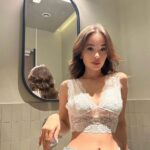 Dantel Bralet Crop Sütyen V Yaka Askılı Şık Esnek Rahat - Beyaz