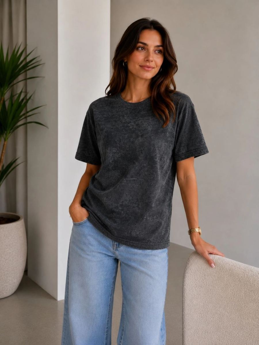 vlmrtr-10787_6a0aeeb2d9774-58360356-sw960sh1280-tsvxgdaa.jpg Kadın Batik Desenli Tişört Bisiklet Yaka Kısa Kol Regular Fit T-shirt - Siyah - Görsel 1