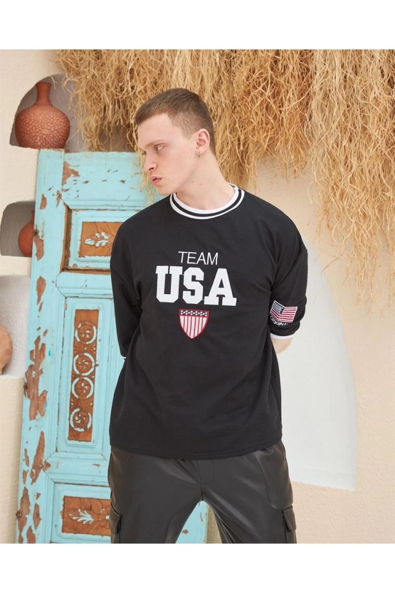 vlmrtr-2532_erkek-nakis-islemeli-ribanali-oversize-t-shirt-siyah-151731014-sw960sh1440-6lm40vpq-1.jpg Bisiklet Yaka T-Shirt Nakış İşlemeli Oversize T-ShirtSiyah - Görsel 1