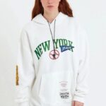 Kadın Oversize Kapüşonlu Cepli Ön Kol Baskılı 3 İplik Pamuklu Hoodie Sweatshirt - Beyaz