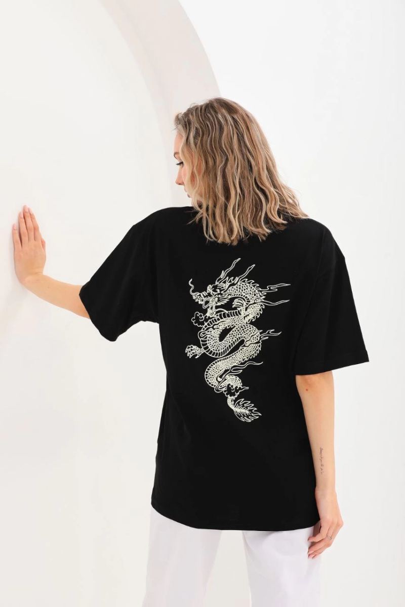 vlmrtr-4459_unisex-baskili-oversize-t-shirt-siyah-66961449-sw853sh1280-3p2tx1b3-1.jpg T-Shirt Bisiklet Yaka Ejderha Baskılı T-Shirt - Siyah - Görsel 1
