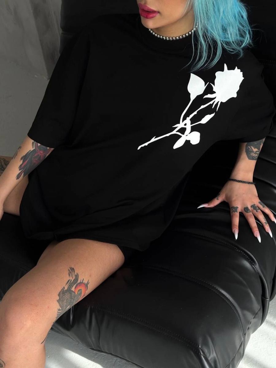 vlmrtr-5015_unisex-bisiklet-yaka-baskili-oversize-t-shirt-siyah-40547032-sw960sh1280-21sdpagy.jpg kadın Bisiklet Yaka Baskılı Oversize Kısa kol T-Shirt - Siyah - Görsel 1