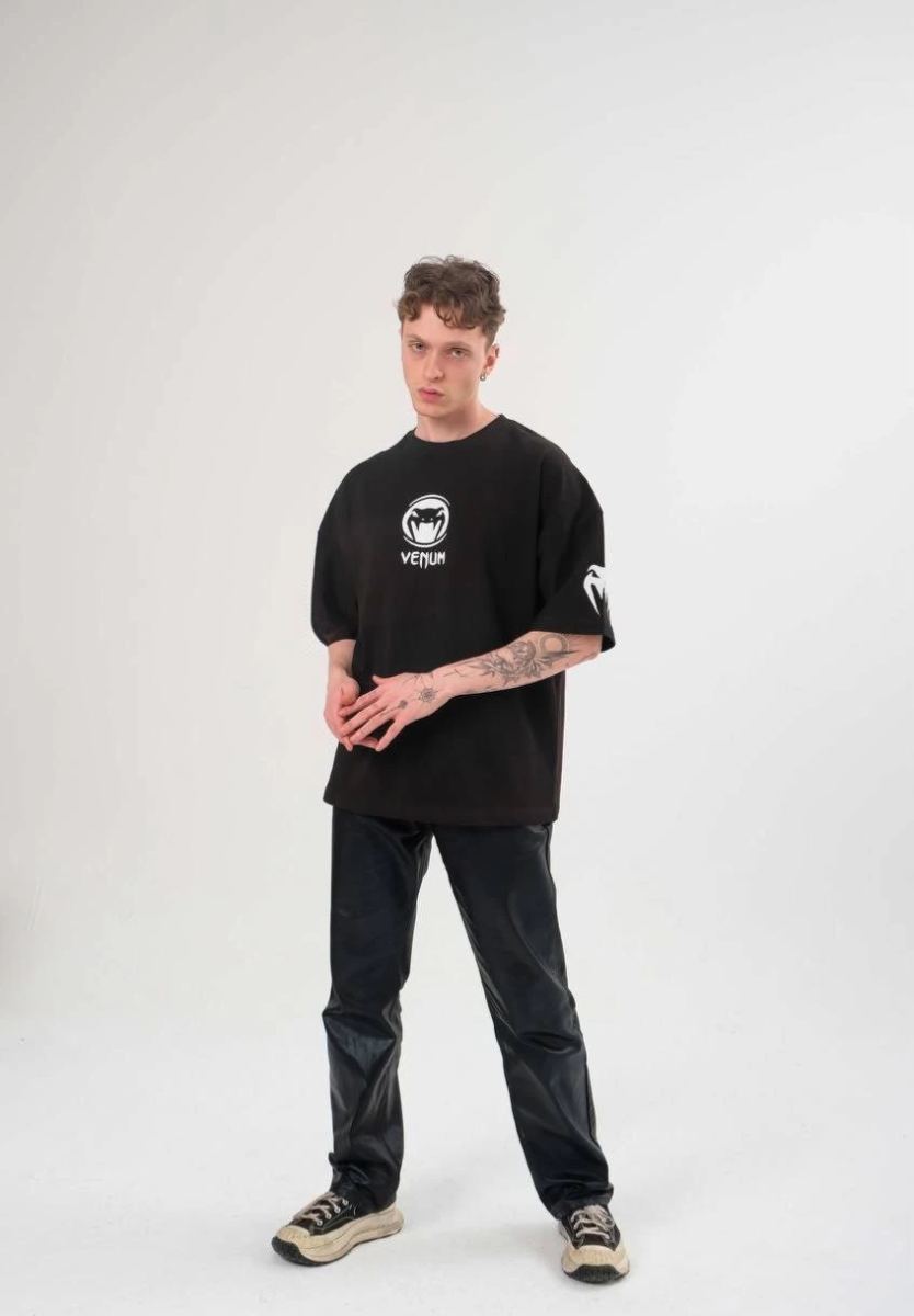 vlmrtr-5633_unisex-bisiklet-yaka-baskili-oversize-t-shirt-siyah-1406758-sw847sh1219-34y1nf8w.jpg Erkek Kısa Kol Tişört Göğüs ve Kol Bisiklet Yaka Baskılı T-Shirt - Siyah - Görsel 1