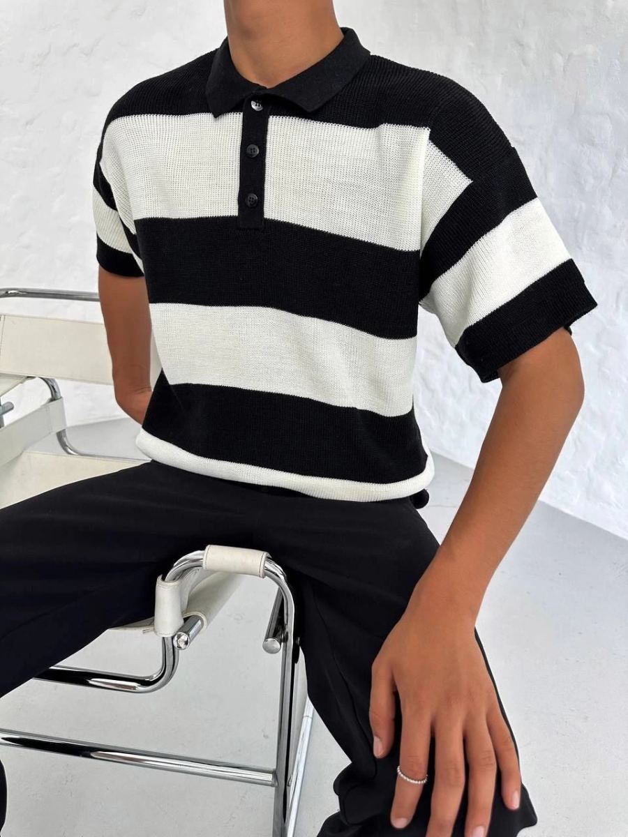 vlmrtr-5858_unisex-yakali-dumeli-triko-t-shirt-siyah-52901659-sw960sh1280-b8sjhglv.jpg Polo Yaka Düğmeli Triko T-Shirt - Siyah - Görsel 1
