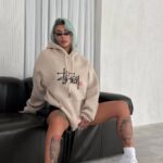 Kadın Oversize Kapüşonlu Cepli Baskılı 3 İplik Pamuklu Hoodie Sweatshirt - Bej