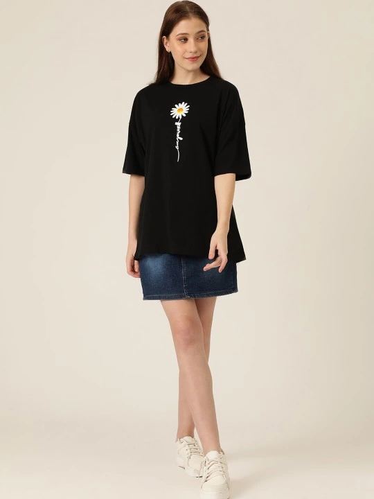 vlmrtr-7688_baskili-kadin-t-shirt-siyah-94738787-sw540sh720-1tnlcg2k.jpg Kadın Papatya Baskılı T-Shirt Kısa Kol Bisiklet Yaka Oversize Tişört - Siyah - Görsel 1