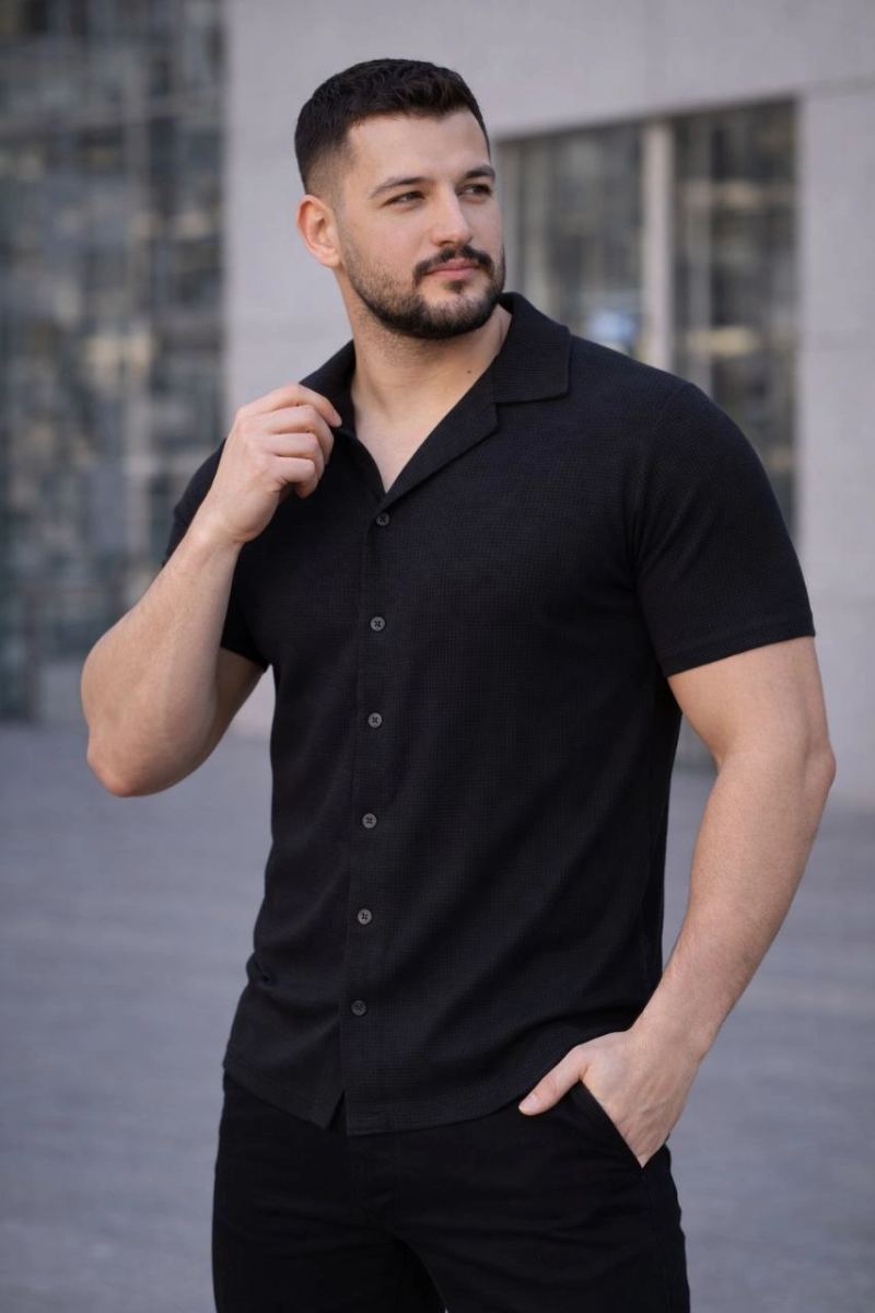 vlmrtr-9366_6978d00da3ec0-10248172-sw853sh1280-32ju7wi6.jpg Erkek Waffle Kumaş Kısa Kollu Düğmeli Açık Yaka Regular Fit Gömlek - Siyah - Görsel 1