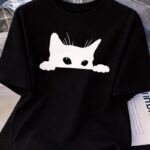 Kadınlar için Siyah Kedi Grafik T-Shirt - Oversize Üst Nefes Alabilir - Siyah